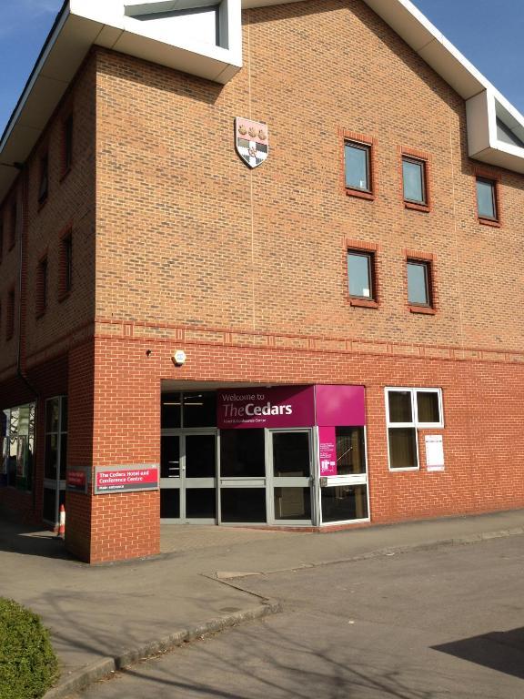 The Cedars Hotel Wokingham Exterior photo